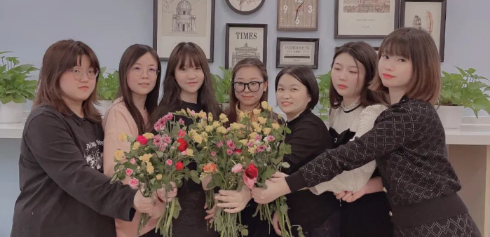 3·8妇女节——6008集团官方网站科技鲜花萦绕，，，，，，优美相伴